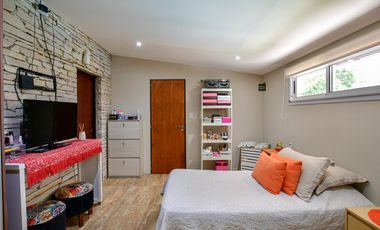 Casa en Ensenada - 4 dormitorios, jardín y pileta - Moreno esq. Don Bosco