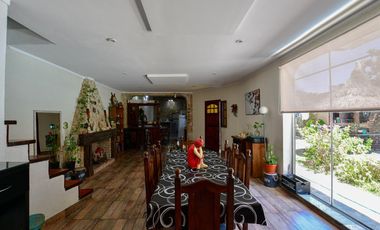 Casa en Ensenada - 4 dormitorios, jardín y pileta - Moreno esq. Don Bosco