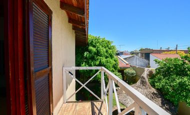 Casa en Ensenada - 4 dormitorios, jardín y pileta - Moreno esq. Don Bosco