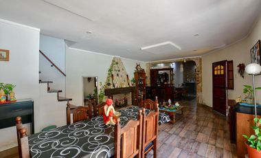 Casa en Ensenada - 4 dormitorios, jardín y pileta - Moreno esq. Don Bosco