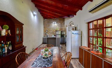 Casa en Ensenada - 4 dormitorios, jardín y pileta - Moreno esq. Don Bosco