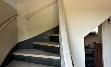 Casa en excelente zona en única esquina. Olivos
