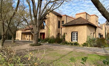 IMPORTANTE CASONA EN VENTA CLUB DE CAMPO EL MORO
