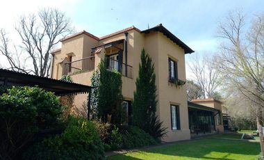 IMPORTANTE CASONA EN VENTA CLUB DE CAMPO EL MORO