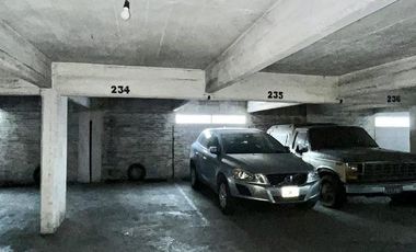 Venta.- Cochera - Centro