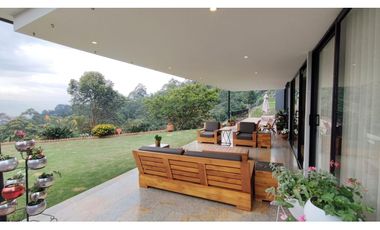 8489597 Venta Casa en el Poblado sector el Tesoro
