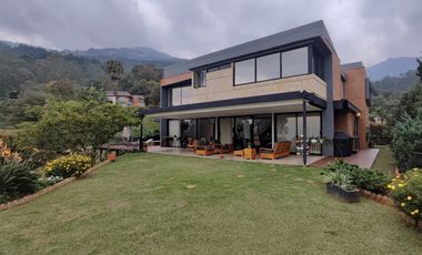 8489597 Venta Casa en el Poblado sector el Tesoro