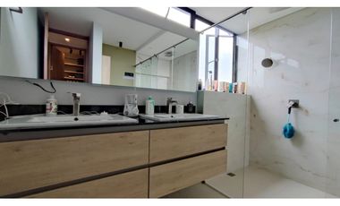 8489597 Venta Casa en el Poblado sector el Tesoro