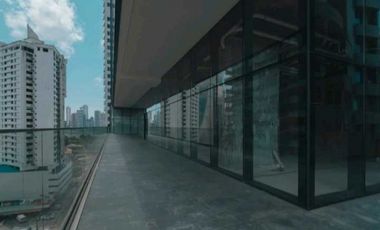 LOCAL EXCLUSIVO EN EDIFICIO NUOVO ARMANI 127M2 DE LUJO