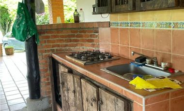 SE VENDE FINCA EN ALCALA  CON 8 CUADRAS
