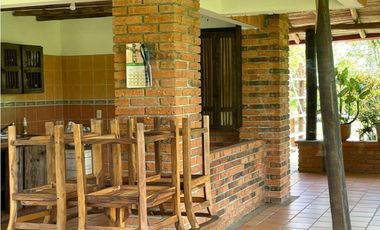 SE VENDE FINCA EN ALCALA  CON 8 CUADRAS