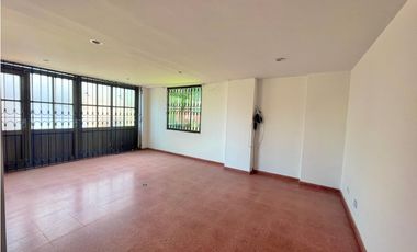 Hermosa casa por el camellòn del Salvio Cota