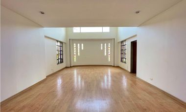 Hermosa casa por el camellòn del Salvio Cota