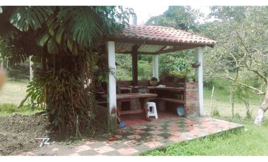 VENTA FINCA ANOLAIMA AMOBLADA