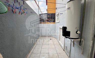 Casa de 3 niveles en Lomas de Guadalupe