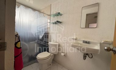 Casa de 3 niveles en Lomas de Guadalupe