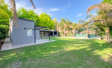 Casa 2 dormitorios, jardín,pileta, barrio cerrado Sol Parana