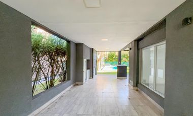 Casa 2 dormitorios, jardín,pileta, barrio cerrado Sol Parana