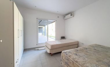 Casa 2 dormitorios, jardín,pileta, barrio cerrado Sol Parana