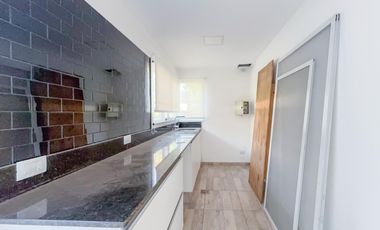 Casa 2 dormitorios, jardín,pileta, barrio cerrado Sol Parana