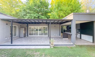 Casa 2 dormitorios, jardín,pileta, barrio cerrado Sol Parana