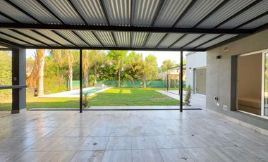 Casa 2 dormitorios, jardín,pileta, barrio cerrado Sol Parana