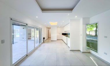 Casa 2 dormitorios, jardín,pileta, barrio cerrado Sol Parana