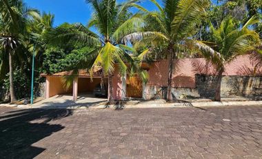 Residencia Palomas con vista al club de Golf y bahia El Palmar Ixtapa