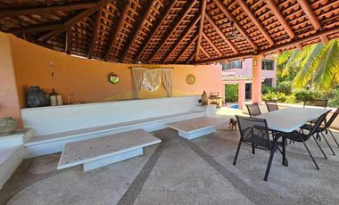 Residencia Palomas con vista al club de Golf y bahia El Palmar Ixtapa