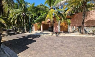 Residencia Palomas con vista al club de Golf y bahia El Palmar Ixtapa