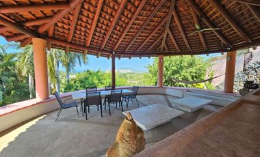 Residencia Palomas con vista al club de Golf y bahia El Palmar Ixtapa