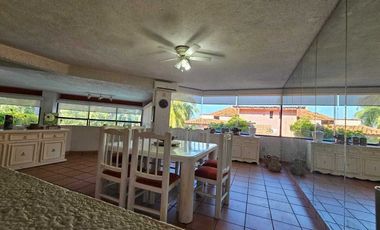 Residencia Palomas con vista al club de Golf y bahia El Palmar Ixtapa