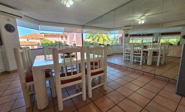 Residencia Palomas con vista al club de Golf y bahia El Palmar Ixtapa