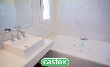 Casa en venta en barrio Terralagos, Canning