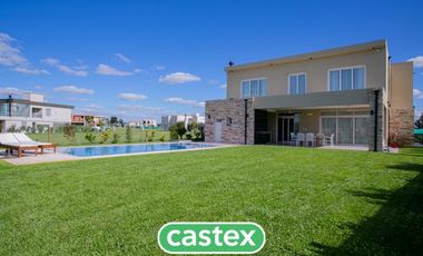 Casa en venta en barrio Terralagos, Canning