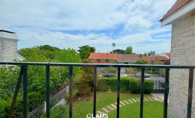 Alquiler 24 meses - de Importante Chalet de Estilo - En Barrio Los Troncos