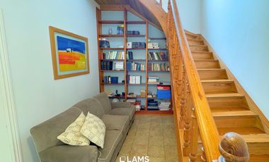 Alquiler 24 meses - de Importante Chalet de Estilo - En Barrio Los Troncos