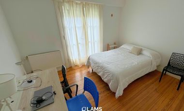 Alquiler 24 meses - de Importante Chalet de Estilo - En Barrio Los Troncos