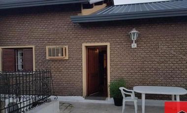 SE VENDE HERMOSA CASA