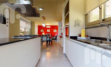 VENTA CASA DE 3 DORMITORIOS EN MIRALAGOS