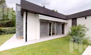 VENTA CASA DE 3 DORMITORIOS EN MIRALAGOS