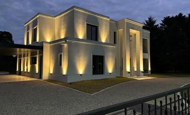 MODERNA CASA EN VENTA - CLUB DE CAMPO EL MORO - MARCOS PAZ