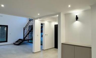 MODERNA CASA EN VENTA - CLUB DE CAMPO EL MORO - MARCOS PAZ