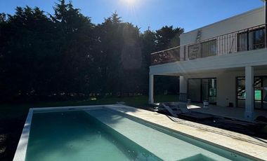 MODERNA CASA EN VENTA - CLUB DE CAMPO EL MORO - MARCOS PAZ