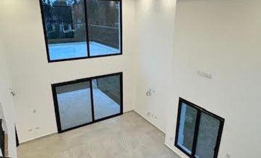 MODERNA CASA EN VENTA - CLUB DE CAMPO EL MORO - MARCOS PAZ