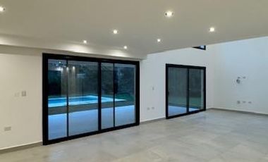 MODERNA CASA EN VENTA - CLUB DE CAMPO EL MORO - MARCOS PAZ