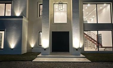 MODERNA CASA EN VENTA - CLUB DE CAMPO EL MORO - MARCOS PAZ