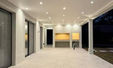 MODERNA CASA EN VENTA - CLUB DE CAMPO EL MORO - MARCOS PAZ