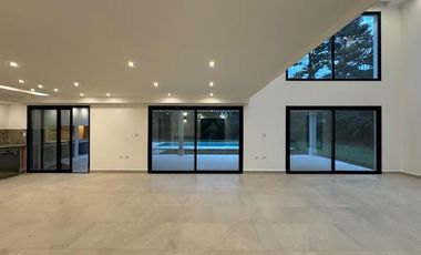 MODERNA CASA EN VENTA - CLUB DE CAMPO EL MORO - MARCOS PAZ