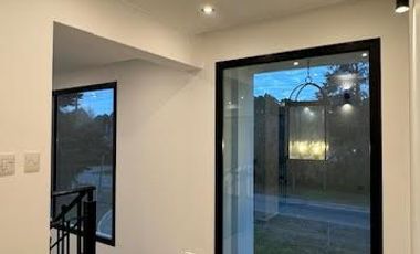 MODERNA CASA EN VENTA - CLUB DE CAMPO EL MORO - MARCOS PAZ